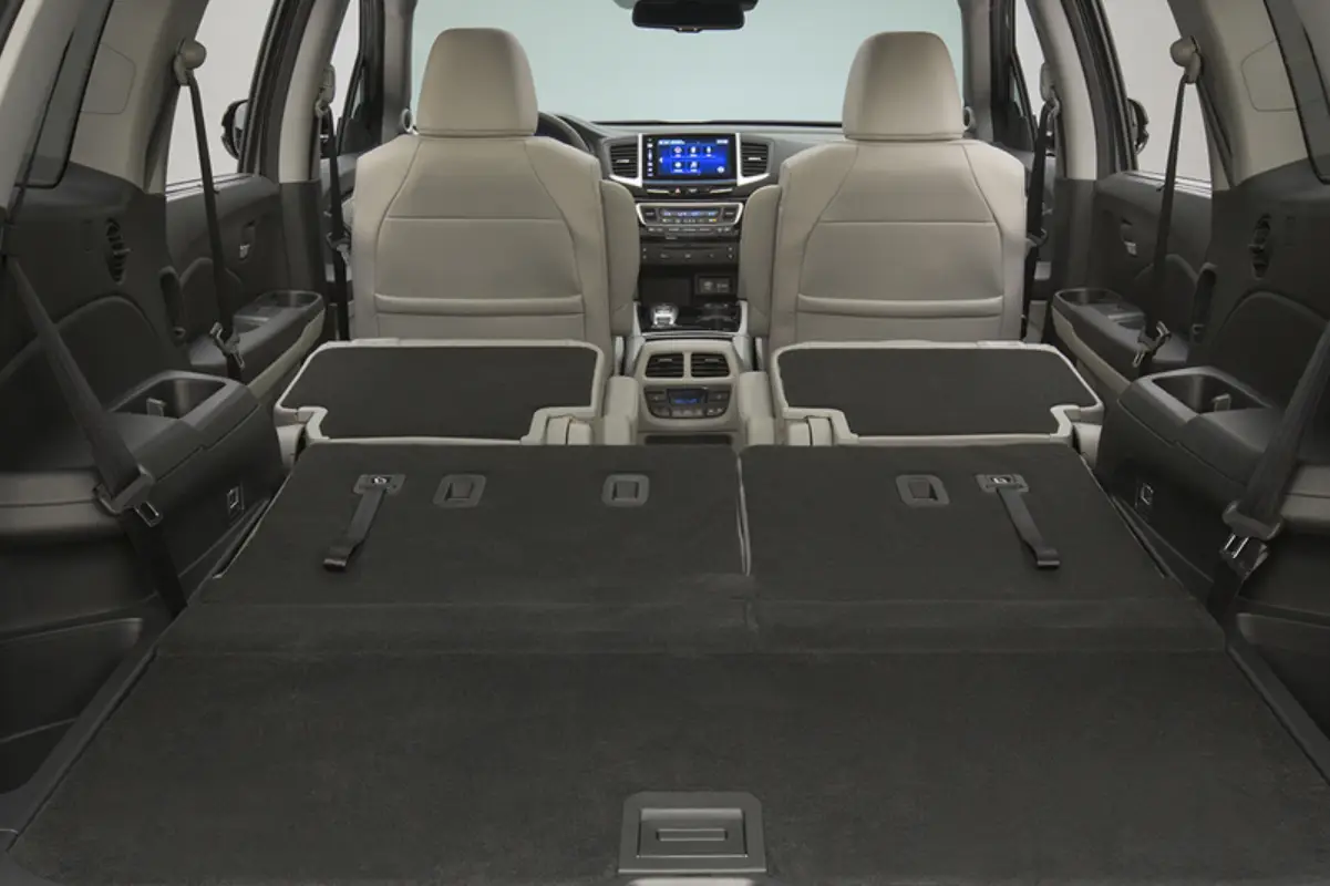 Read more about the article Maximizing Cargo Space: Which Budget SUV Car Rentals Offer Top Capacity
